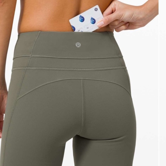 Lululemon Groove Pant Flare 32"
Grey Sage. Size 6 - Picture 4 of 9